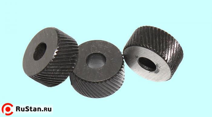 Ролик d 19.05х9.5х6.35мм с одинарной косой насечкой правого исполнения R "CNIC" фото №1 Ролик d 19.05х9.5х6.35мм с одинарной косой насечкой правого исполнения R "CNIC" фото №1