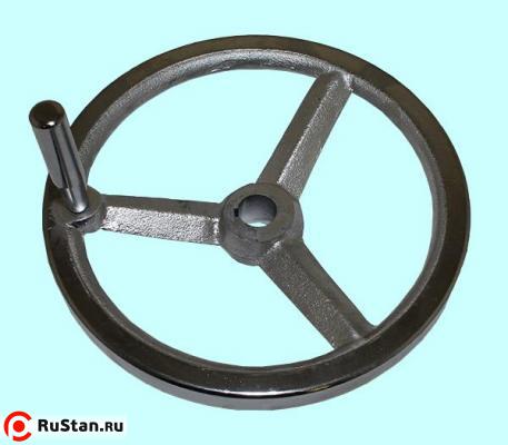 Маховик 100х12х32х4мм (DxdxHxb) с 3-мя спицами, чугун "TLX" с ручкой фото №1 Маховик 100х12х32х4мм (DxdxHxb) с 3-мя спицами, чугун "TLX" с ручкой фото №1