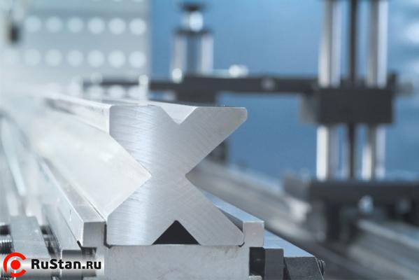 Гидравлический гибочный пресс Durma серии AD-R фото №4 Гидравлический гибочный пресс Durma серии AD-R фото №4