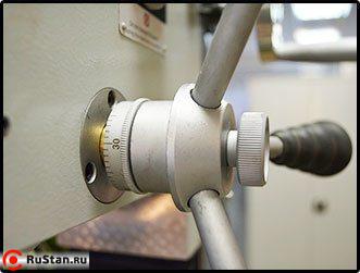 Фрезерная голова оснащена рукояткой тонкой подачи инструмента. фото №20 METAL MASTER BF 20 VARIO фото №20