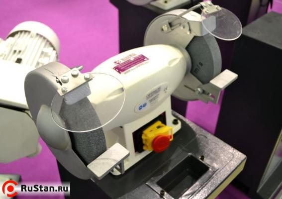 Заточной станок Optimum SM200 (220 В) - вид спереди-слева фото №3 Opti SM200 (220 В) фото №3