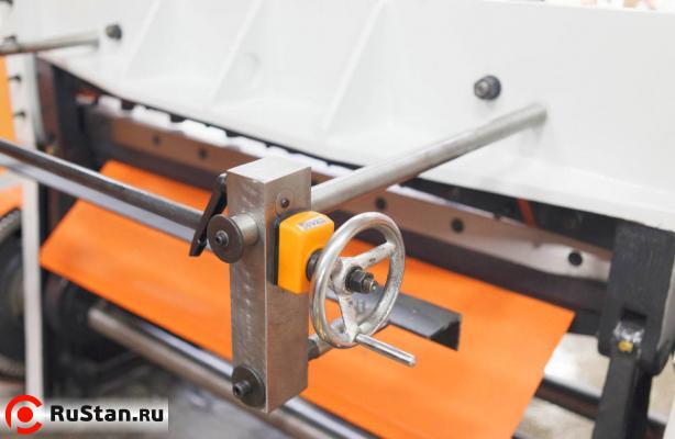 Stalex Q11-3x1500 задний упор с маховиком перемещения – 350 мм (с счётчиком длины) фото №5 Stalex Q11-3x1500 задний упор с маховиком перемещения – 350 мм (с счётчиком длины) фото №5