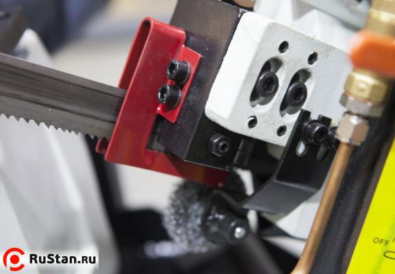 Зубчатый блок, с твёрдосплавными платинами и подшипниками для выпрямления полотна в зоне резания и качественной фиксации для стабильного пиления. фото №24 Stalex BS-260G фото №24